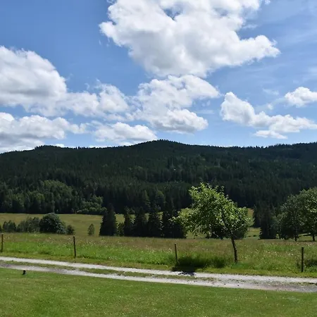 S Vyhledem Do Udoli Frymburk, Nahlov Prázdninový dům