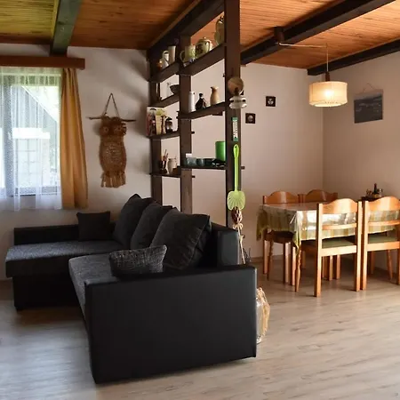 S Vyhledem Do Udoli Frymburk, Nahlov Prázdninový dům